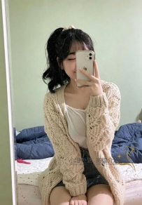 笑起來像鄰家妹妹  活潑又有點小壞