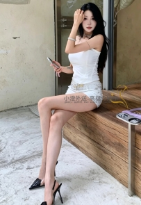 #清冷美豔的臉龐 完美比例讓人不禁沉醉於視覺饗宴中