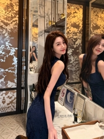 主動 熱情 大方 優雅 氣質型美女  撫媚的眼神  誘人的乳勾 在你面前晃動
