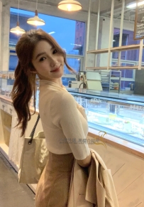 素顏清純的臉蛋 皮膚白白嫩嫩  是一位貼心的小女友