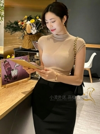 高挑  柔軟嫩滑 會打扮 修長筆直的美腿 會讓你愛不釋手 白皙酮體無瑕疵 讓你為之動容