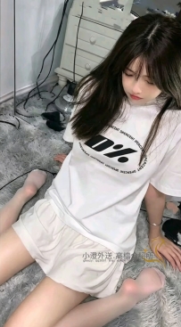 漂亮的小可愛   主動熱情騷個性open   女上 蜜桃臀提別會搖~下面又濕又緊~